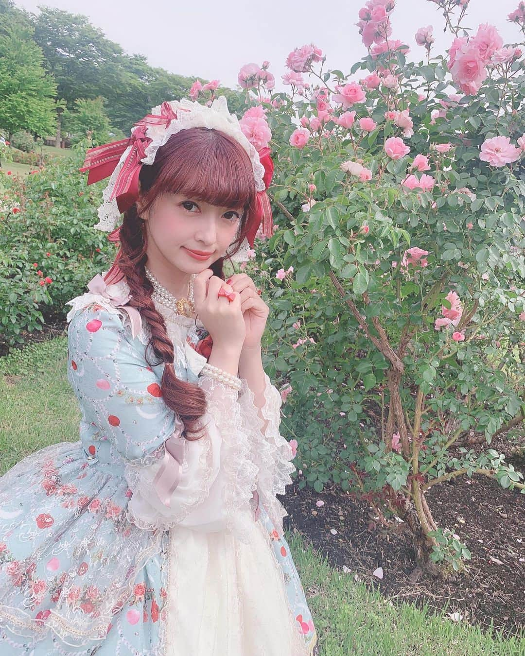 青木美沙子さんのインスタグラム写真 - (青木美沙子Instagram)「東沢バラ公園のバラ綺麗だった🌹 #東沢バラ公園 #山形 #青木美沙子と山形さんぽ」6月10日 12時32分 - misakoaoki