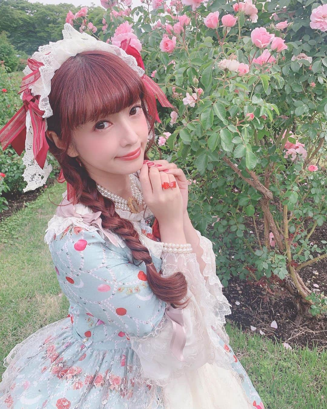 青木美沙子さんのインスタグラム写真 - (青木美沙子Instagram)「東沢バラ公園のバラ綺麗だった🌹 #東沢バラ公園 #山形 #青木美沙子と山形さんぽ」6月10日 12時32分 - misakoaoki