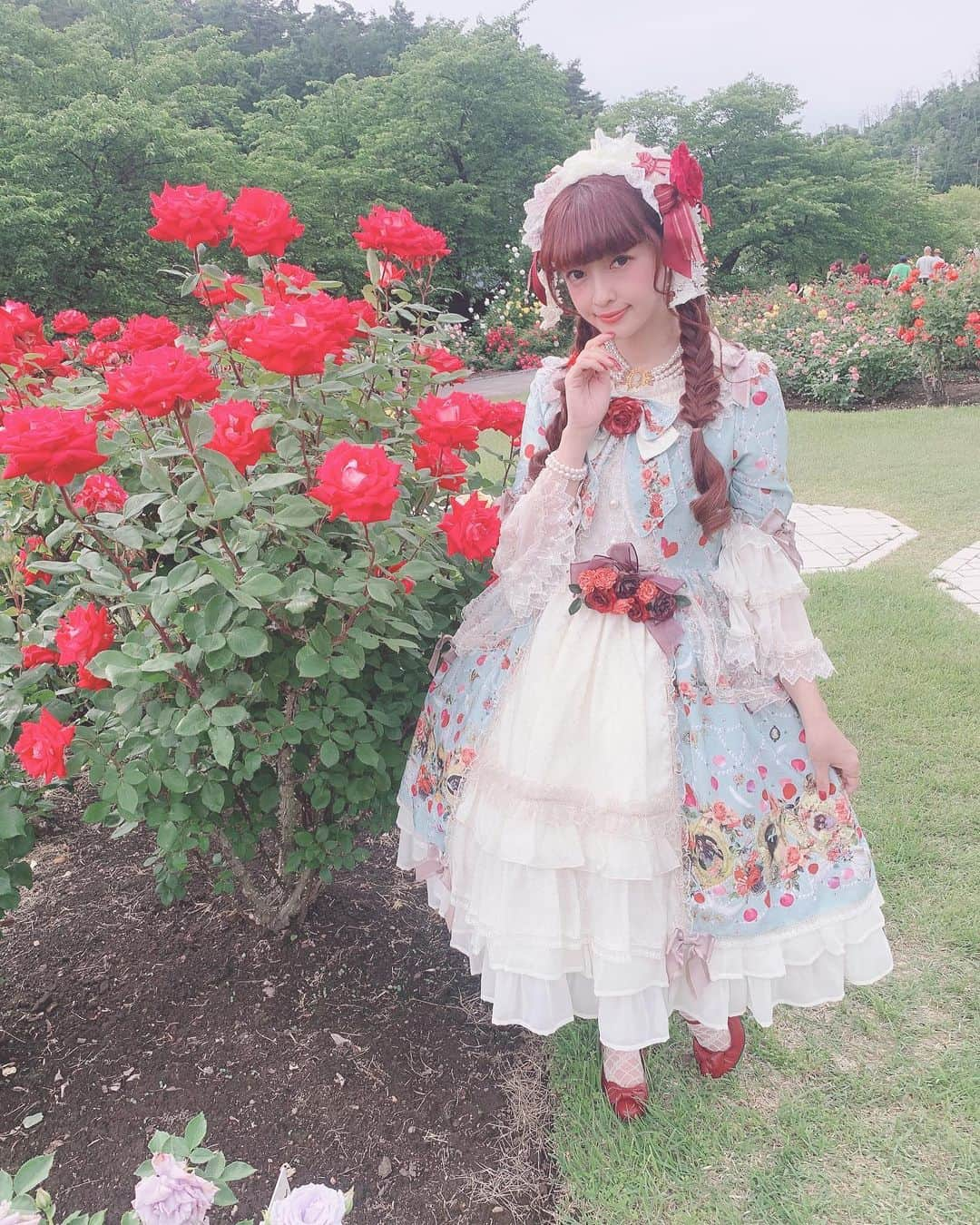 青木美沙子さんのインスタグラム写真 - (青木美沙子Instagram)「東沢バラ公園のバラ綺麗だった🌹 #東沢バラ公園 #山形 #青木美沙子と山形さんぽ」6月10日 12時32分 - misakoaoki