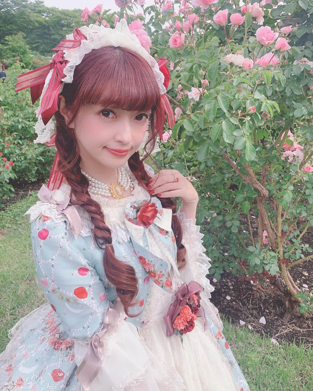 青木美沙子さんのインスタグラム写真 - (青木美沙子Instagram)「東沢バラ公園のバラ綺麗だった🌹 #東沢バラ公園 #山形 #青木美沙子と山形さんぽ」6月10日 12時32分 - misakoaoki