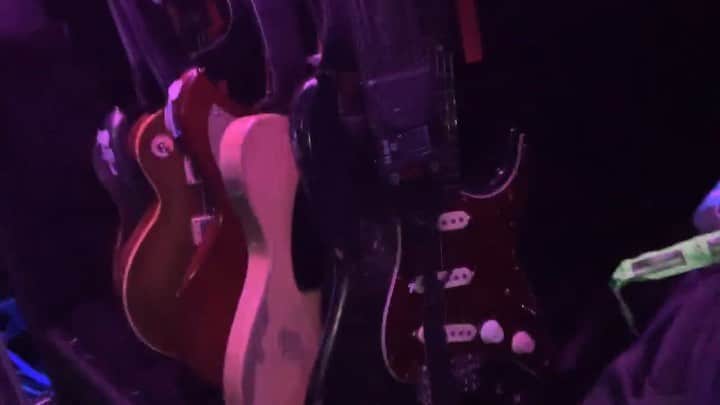 キース・アーバンのインスタグラム：「#CMAfest 🎸🎸🎸」