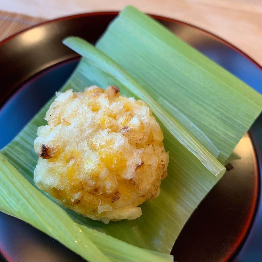 佐々木希さんのインスタグラム写真 - (佐々木希Instagram)「#温味 北海道の紅ズワイ蟹を食べられました🦀 贅沢なひととき。 美味しかったなぁ。  #大政絢 さん #北海道旅」6月10日 12時39分 - nozomisasaki_official