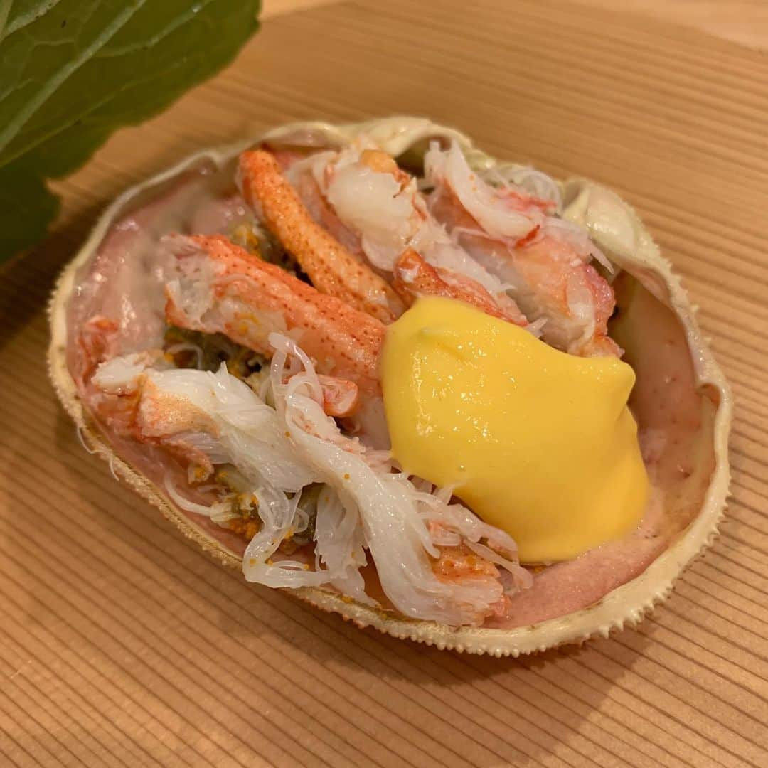 佐々木希さんのインスタグラム写真 - (佐々木希Instagram)「#温味 北海道の紅ズワイ蟹を食べられました🦀 贅沢なひととき。 美味しかったなぁ。  #大政絢 さん #北海道旅」6月10日 12時39分 - nozomisasaki_official