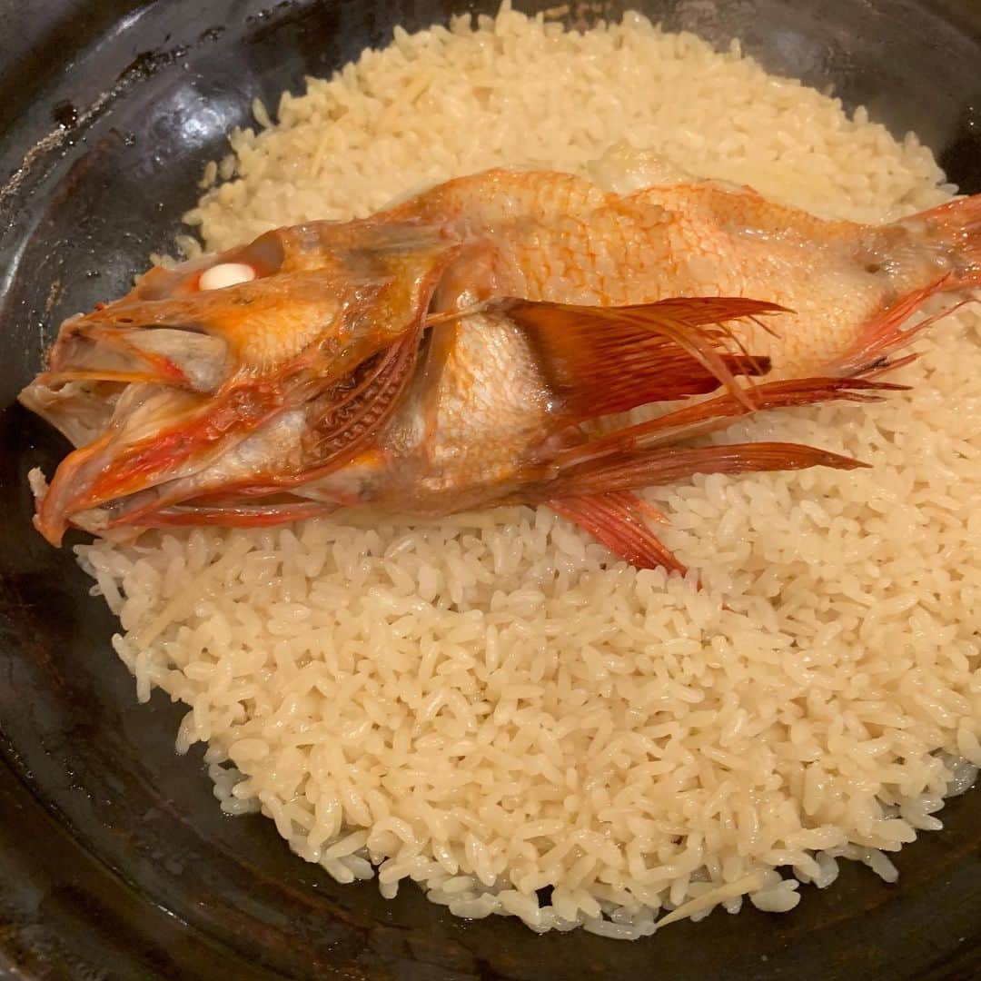 佐々木希さんのインスタグラム写真 - (佐々木希Instagram)「#温味 北海道の紅ズワイ蟹を食べられました🦀 贅沢なひととき。 美味しかったなぁ。  #大政絢 さん #北海道旅」6月10日 12時39分 - nozomisasaki_official
