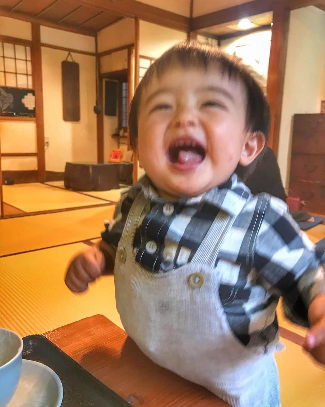 日下部ゆいこさんのインスタグラム写真 - (日下部ゆいこInstagram)「. . パパに髪切ってもらったぜ！ . . 今週も笑うぜ！！げへへへへ。 . . . #少年感出てきました #息子#男の子#男の子ママ#ママ#子育て#生後11ヶ月#instalike#instagood」6月10日 12時40分 - yuiko_kusakabe
