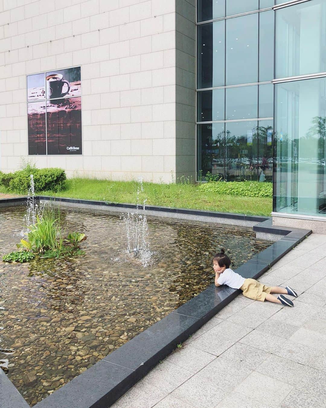 高木りなさんのインスタグラム写真 - (高木りなInstagram)「週末はとーちゃんと#ペアルック 私だけかな... #チムチルバン の服に見えるのは🤔 주말은 아빠랑 #커풀룩  나만 그런가... #찜질방옷 처럼 보인다... . . #주말 #아들룩 #아들맘 #3살 #육아일기 #일산 #週末 #男の子 #男の子コーデ #男の子ママ #2歳 #親子コーデ #ootd #fatherandson #fatherhood #weekend #family」6月10日 12時48分 - rinasvoyage