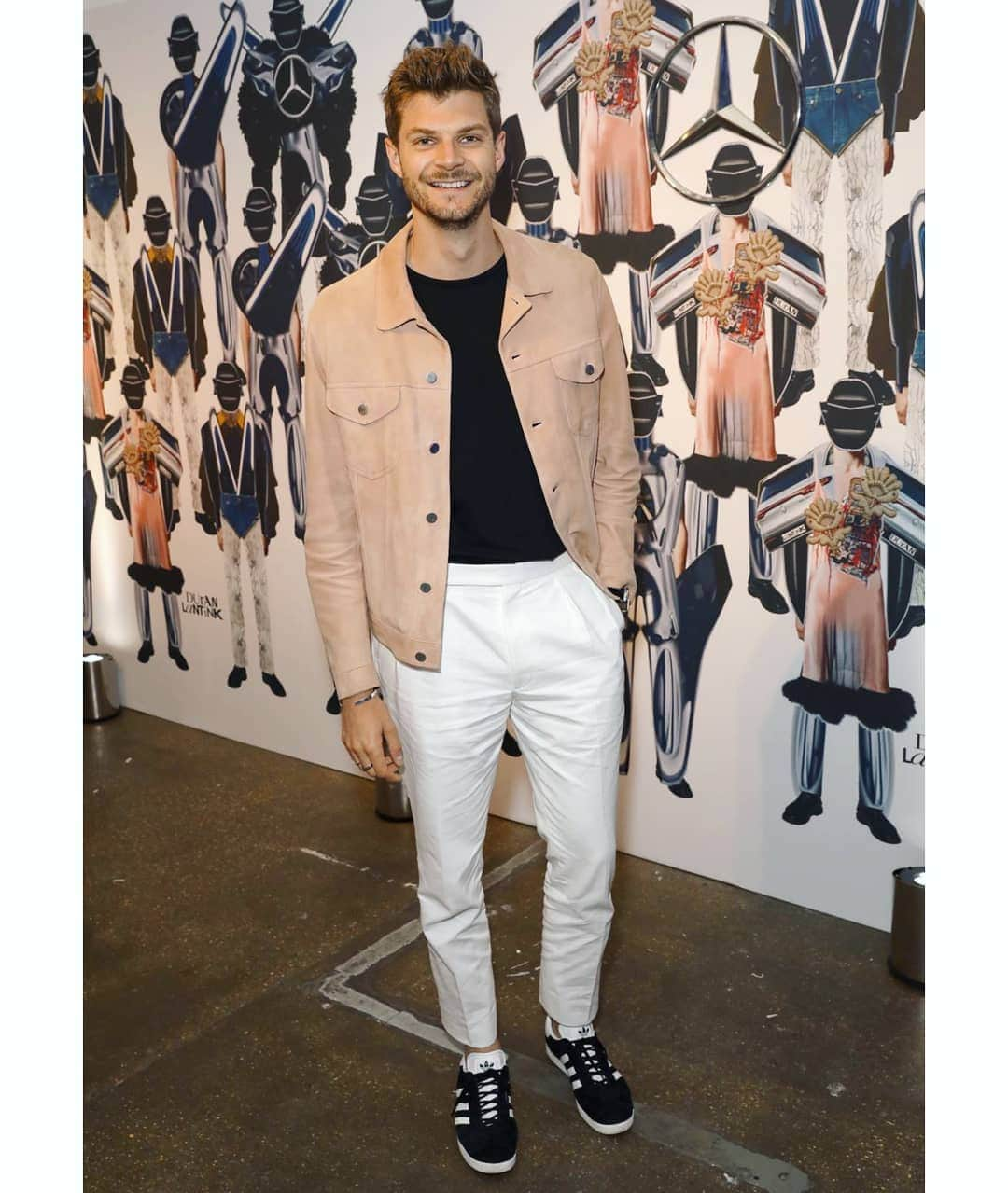 ジム・チャップマンさんのインスタグラム写真 - (ジム・チャップマンInstagram)「This was me last night at the @mercedesbenzuk #lfwm party. I was the oldest person in the room.」6月10日 4時02分 - jimchapman