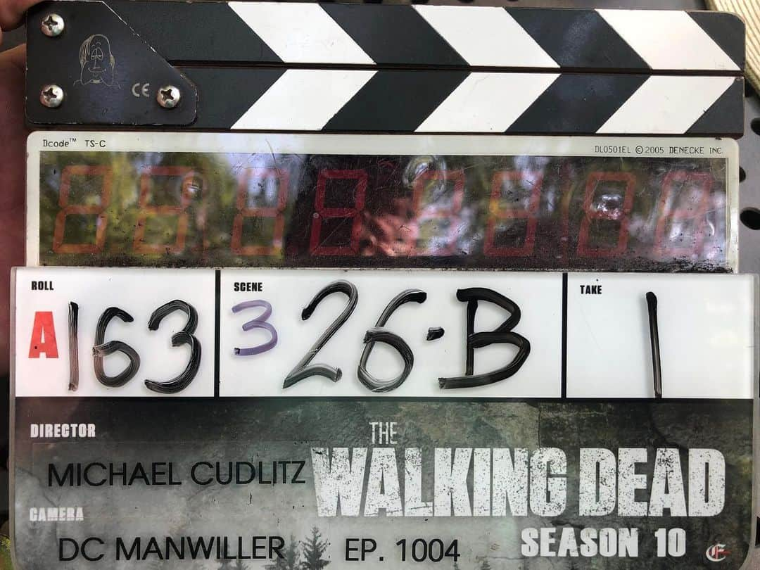 マイケル・カドリッツのインスタグラム：「That my friends is an episode wrap. What a ride. I think you’re gonna love it. 👊👊 #amc #twd ........ thanks again, to the producers and AMC for putting such trust in me..... now I sleep. 🎯」