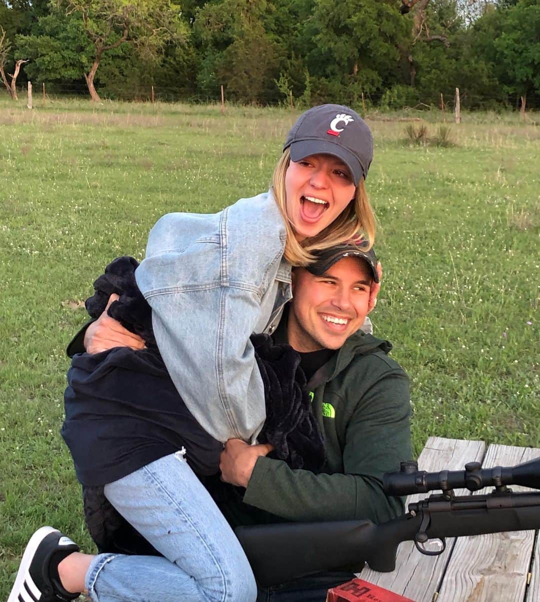 サマンサ・ドロークのインスタグラム：「Finding out we’re having a little girl was beyond overwhelmingly exciting! It’s brought us so much closer to our little girl and the day dreams we have of what she will look like and who she will become, taking her to the park and her first day of school. We already love her so much and can NOT wait to meet our little angel 👼🏼 #115days #babyt」