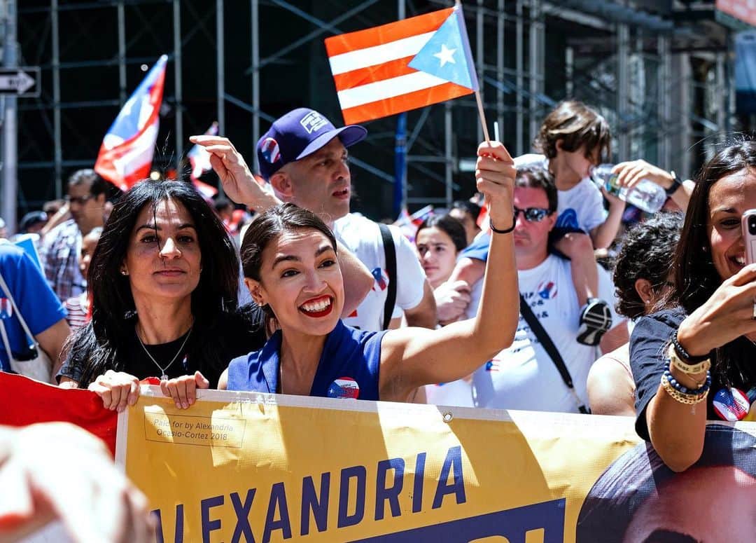 NBC Newsさんのインスタグラム写真 - (NBC NewsInstagram)「Rep. Ocasio-Cortez marches in the 62nd National #PuertoRicanDayParade on Sunday in #NewYorkCity. . Thousands of participants from all over the country participated in the parade that honored veterans in the community, as well as young trailblazers under the theme "One People, Many Voices." Click the link in our bio for more. . 📷 Craig Ruttle / @apnews」6月10日 4時39分 - nbcnews
