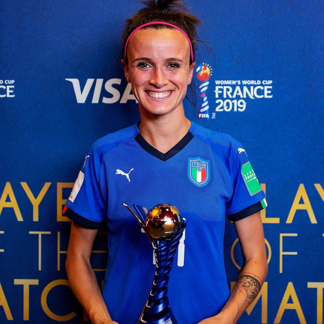 FIFAワールドカップさんのインスタグラム写真 - (FIFAワールドカップInstagram)「Congratulations to 🇮🇹 @barbarabonansea! The #PlayeroftheMatch presented by Visa for #AUSITA! #FIFAWWC」6月10日 4時49分 - fifaworldcup