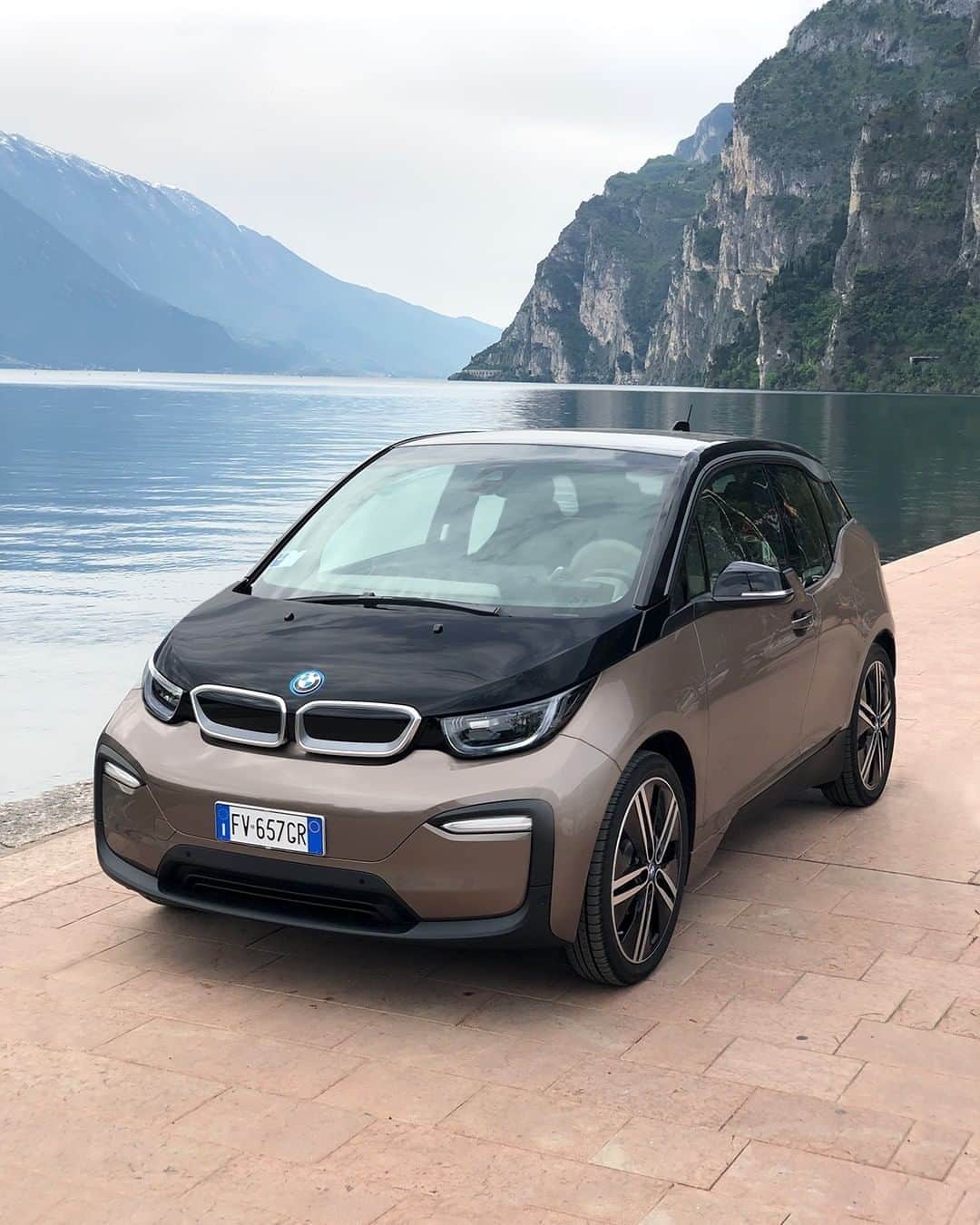 BMWのインスタグラム：「Opens up new horizons. The BMW i3. #BMW #BMWi3 @bmw_yachtsport #BMWi #bmwyachtsport  __ BMW i3 (120 Ah): Energy consumption in kWh/100km (combined): 13.1. Fuel consumption in l/100 km (combined): 0. CO2 emissions in g/km (combined): 0. The driving range depends on a variety of factors, especially: personal driving behaviour, selected route, weather conditions, usage of heating/cooling and preconditioning. The values of fuel consumptions, CO2 emissions and energy consumptions shown were determined according to the European Regulation (EC) 715/2007 in the version applicable at the time of type approval. The figures refer to a vehicle with basic configuration in Germany and the range shown considers optional equipment and the different size of wheels and tires available on the selected model. The values of the vehicles are already based on the new WLTP regulation and are translated back into NEDC-equivalent values in order to ensure the comparison between the vehicles. [With respect to these vehicles, for vehicle related taxes or other duties based (at least inter alia) on CO2-emissions the CO2 values may differ to the values stated here.] The CO2 efficiency specifications are determined according to Directive 1999/94/EC and the European Regulation in its current version applicable. The values shown are based on the fuel consumption, CO2 values and energy consumptions according to the NEDC cycle for the classification. For further information about the official fuel consumption and the specific CO2 emission of new passenger cars can be taken out of the „handbook of fuel consumption, the CO2 emission and power consumption of new passenger cars“, which is available at all selling points and at https://www.dat.de/angebote/verlagsprodukte/leitfaden-kraftstoffverbrauch.html.」