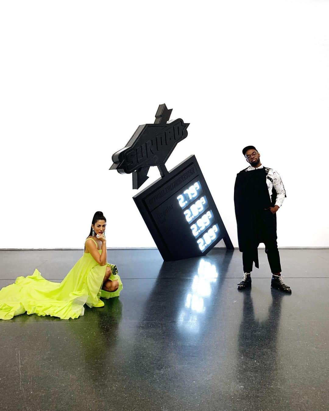 Paul Octaviousのインスタグラム：「An amazing night celebrating @virgilabloh and his beautiful show at @mcachicago! Makes me so happy to see more and more Chicago artist going out into the world and producing the most beautiful of things.  #virgilabloh #mca #chicago」