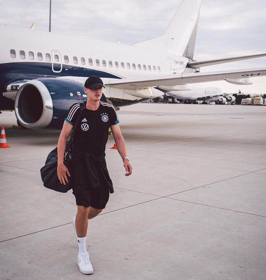 ユリアン・ブラントさんのインスタグラム写真 - (ユリアン・ブラントInstagram)「🛬 Mainz 🔜 🇩🇪➖🇪🇪」6月10日 5時23分 - julianbrandt