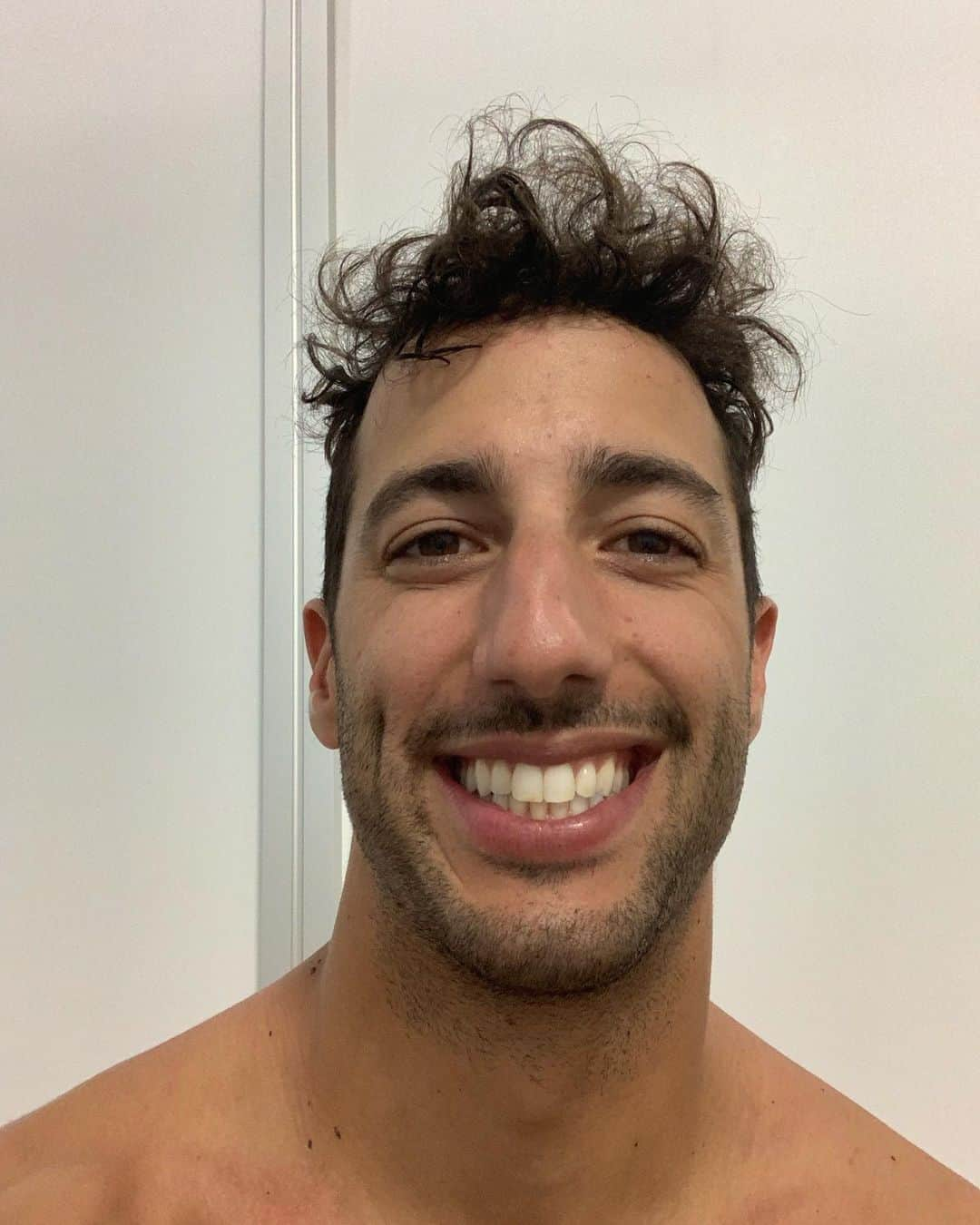 ダニエル・リカルドさんのインスタグラム写真 - (ダニエル・リカルドInstagram)「Hi. 6th. Happy.」6月10日 5時31分 - danielricciardo