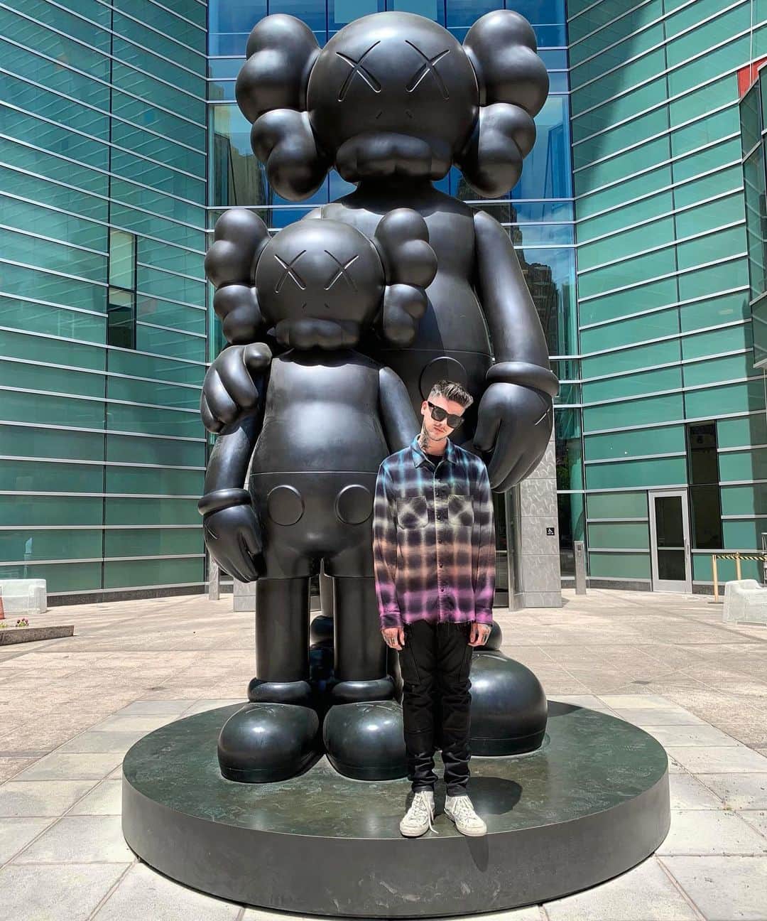 T・ミルズのインスタグラム：「Happy Pride from Detroit 🏳️‍🌈 Where should I go next?」