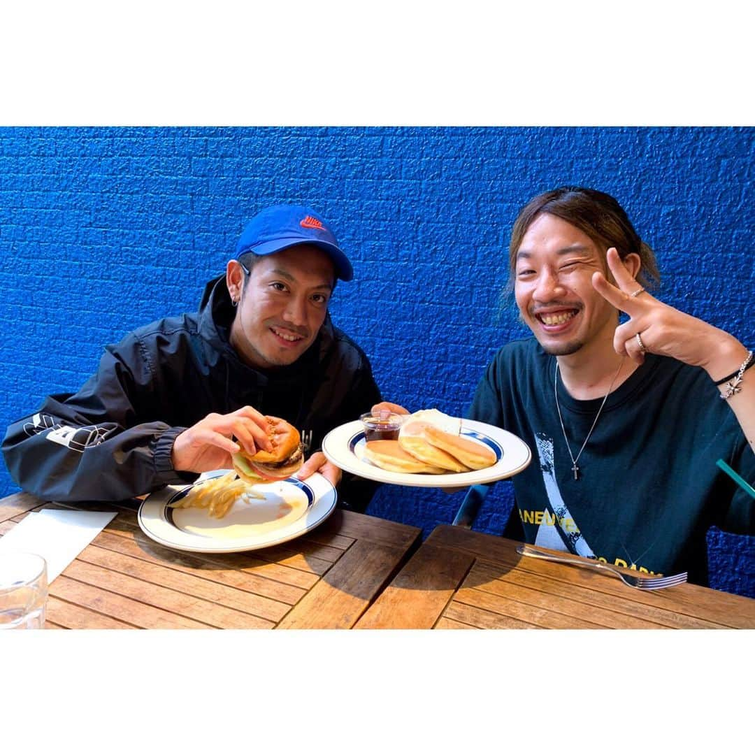 UZさんのインスタグラム写真 - (UZInstagram)「おはよう😆 昨日はシン君とモーニング🍔🥞 そして通りがかった109の前で記念撮影!!!!笑 観光客感ハンパない📸 @shinnosuke_rookiez  #spyairuz #rookiezispunkd #worldtour #109」6月10日 5時58分 - uzspyair