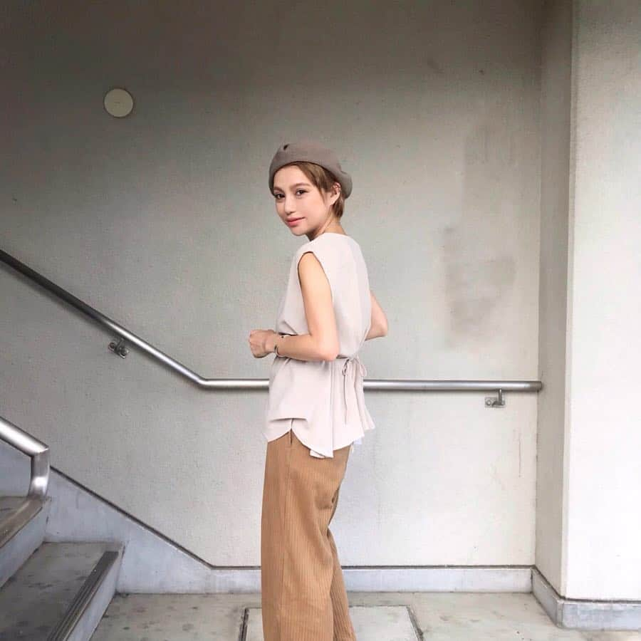 長谷川あやさんのインスタグラム写真 - (長谷川あやInstagram)「🍫🍫🍫 #fashion #ootd #outfit #code #coordinate #style #titivate #titivatestyle #152せんちこーで @titivatejp #女の子ママ #ママコーデ #ママファッション ・ ・ ・ 気づいたら最近 ベージュアイテムばっかり😋💭 ・ 前後どちらでも着られる #ティティベイト の #マルチwayウエストマークブラウス は 万能アイテムです💁‍♀️✨」6月10日 6時01分 - ayasuke_0516