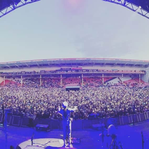 ナイル・ロジャースさんのインスタグラム写真 - (ナイル・ロジャースInstagram)「Yes! All I can say is WOW! Thank you #gloucesterrugby from the bottom of our #funk #dance #disco #hearts If you write back add the word yes please. #love always」6月10日 6時14分 - nilerodgers