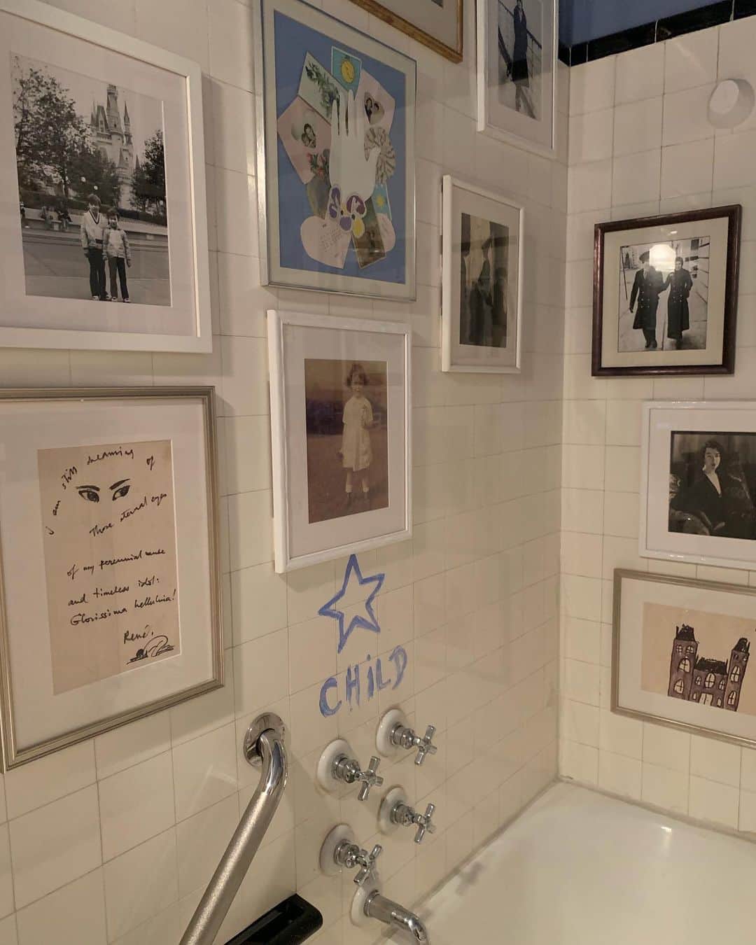 グロリア・ヴァンダービルトのインスタグラム：「ive always loved framed photos, artwork, and letters in a bathroom. A while back i thought, why shouldn’t they be on the tiles as well? i also like painting on bathroom tiles. Why not, Star Child?」