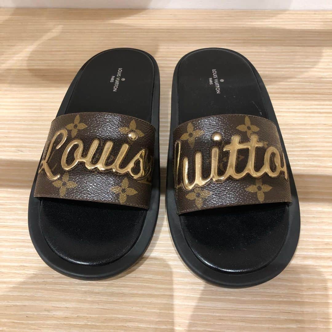 ボビー・ブラウンのインスタグラム：「Crush alert. #soldout @louisvuitton #size7」