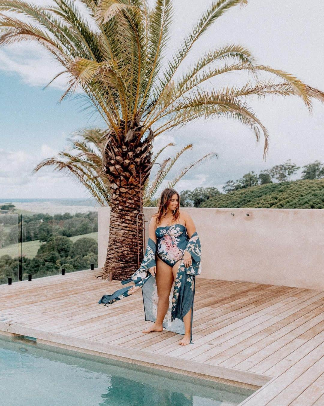 SPELLさんのインスタグラム写真 - (SPELLInstagram)「The last days poolside before it gets wayyy to chilly for a dip 💦 our @melcarrero_ right at home at @therangebyronbay in our Waterfall One Piece and Robe 🦚」6月10日 7時04分 - spell