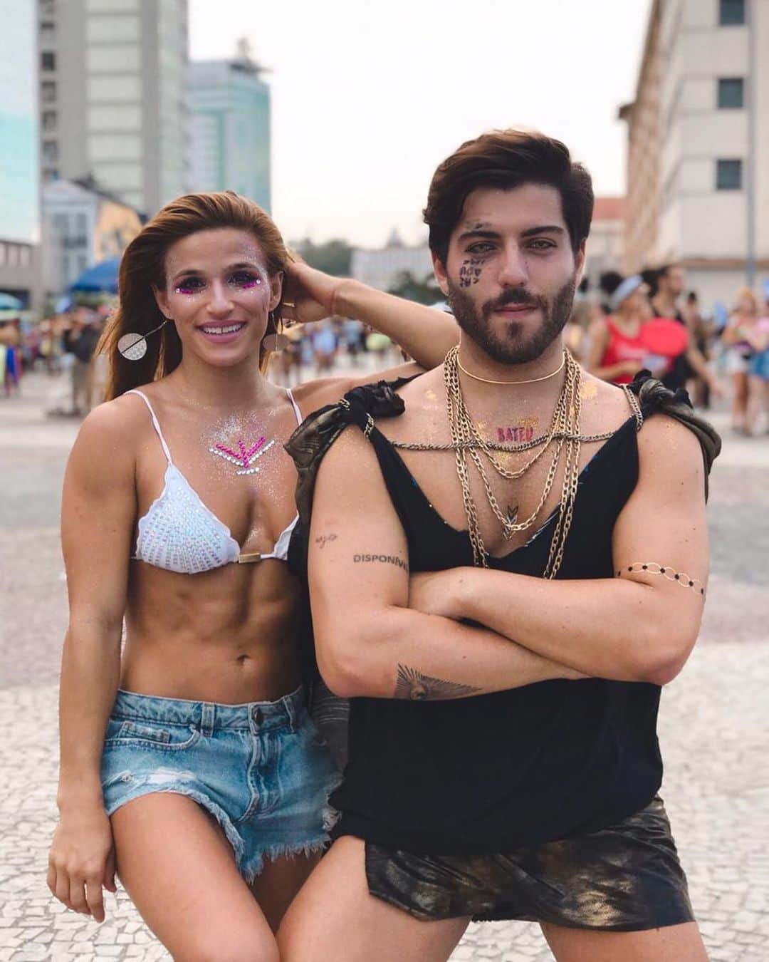 ジャジ・バルボサのインスタグラム：「Obrigada por cada palavra amiga e por tudo que sempre fez por mim ! Espero de coração que você seja muito feliz! Parabéns pelo seu dia 🎉🎁🎊 Feliz aniversário ❤️」