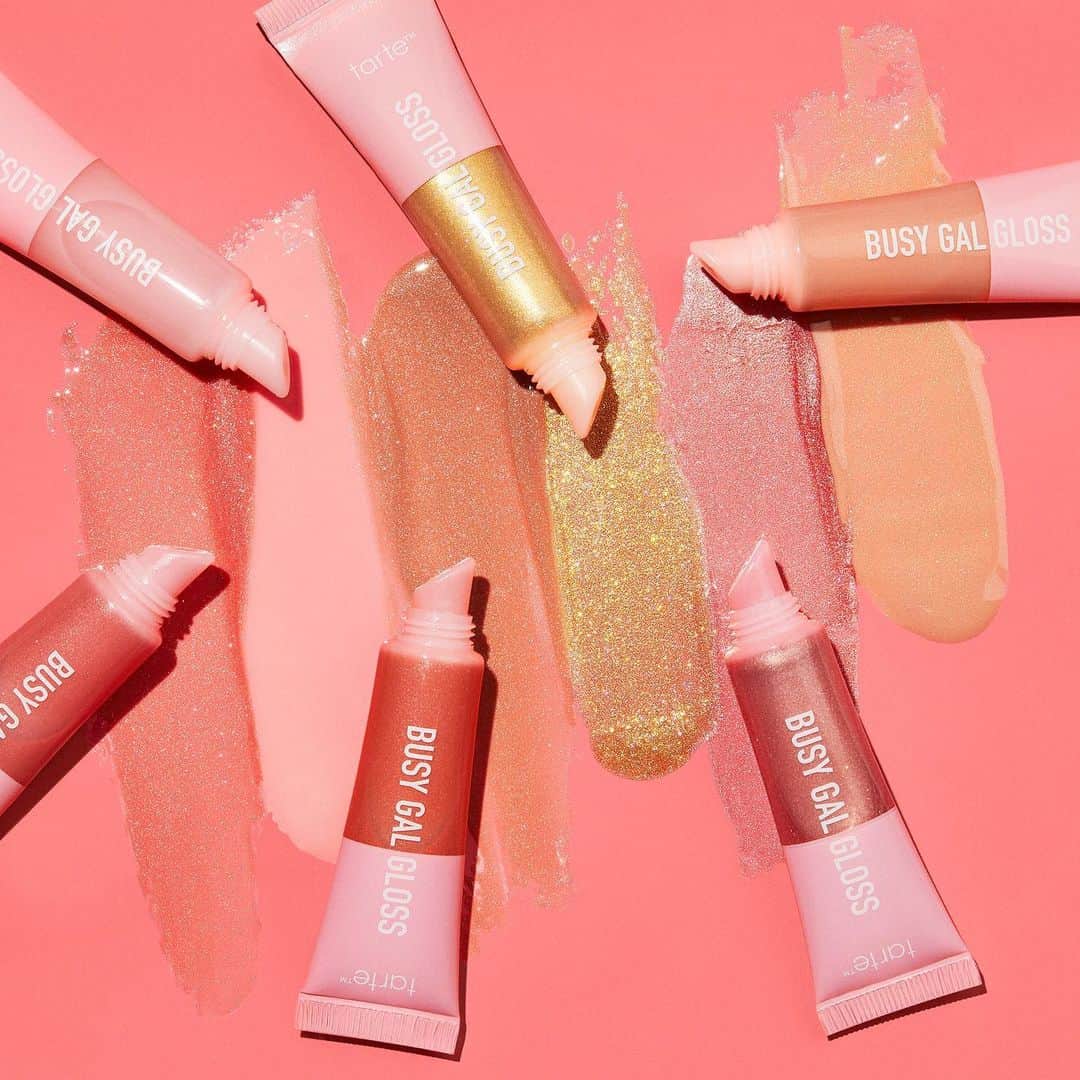 Tarte Cosmeticsさんのインスタグラム写真 - (Tarte CosmeticsInstagram)「🚨GLOSS ALERT!🚨 We just dropped 6 poppin' shades of our NEW busy gal glosses on tarte.com! 😍 These babies are hydrating & give a high-impact shine with the nourishing texture of a balm & NO stickiness 🙅‍♀️ PLUS, they're vitamin E infused to hydrate your pout! SHOP NOW on tarte.com! #crueltyfree #lazygalbeauty #doubledutybeauty #busygirlbeauty」6月10日 7時10分 - tartecosmetics