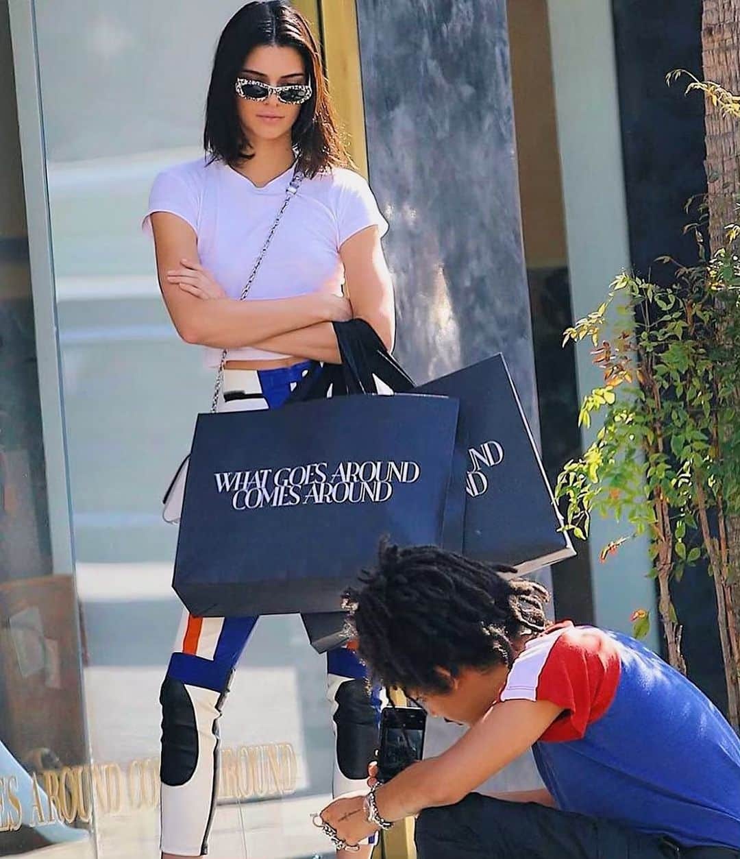 のインスタグラム：「Say “iconic” on three. 1.. 2.. 3.. 📸✨ @kendalljenner @lukasabbat Photo: Edvin Merino / MEGA」