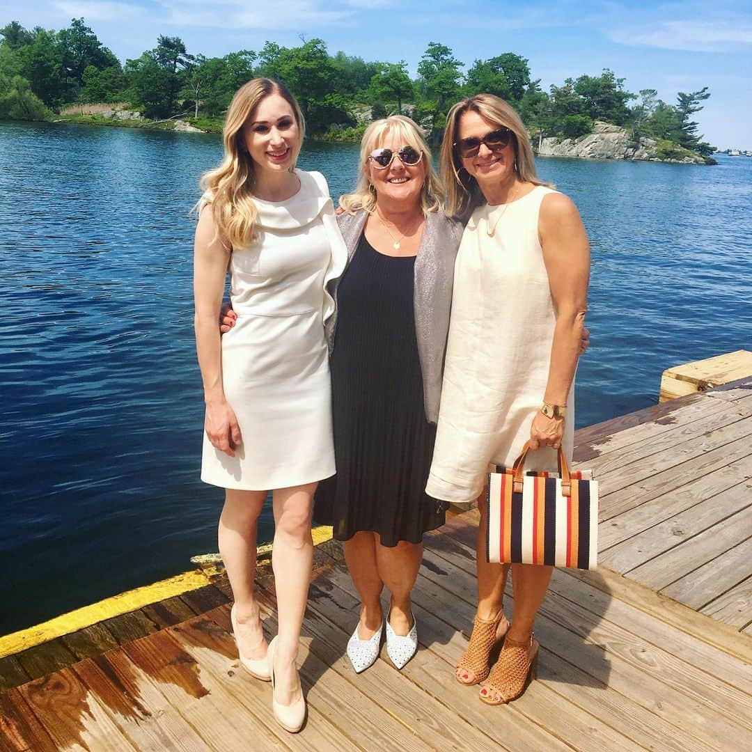 ジョアニー・ロシェットさんのインスタグラム写真 - (ジョアニー・ロシェットInstagram)「Reunited with my former skating coaches for a beautiful wedding in the 1000 islands 🤵 🤵」6月10日 7時15分 - joannierochette