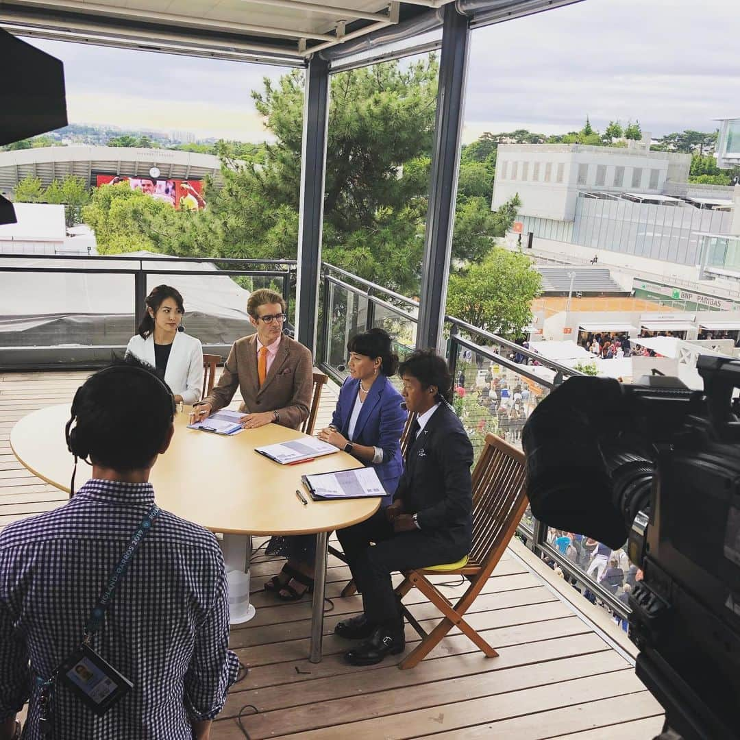 伊達公子さんのインスタグラム写真 - (伊達公子Instagram)「RolandGarros15日目 2019年の男子チャンピオンはNadal！12回目のRolandGarrosタイトル。 長い15日間の戦いはすべて終わりました。 赤土での戦いはタフであり、難しくもあり、だからこそ面白いと改めて感じさせられました。 プレイヤーはこれから芝へシーズンを移し、7月1日から始まる次のグランドスラムWimbledonへ照準を合わせていきます。 #伊達公子 #kimikodate #テニス #テニスプレイヤー#tennis #tennisplayer #instatennis #rolandgarros #rolandgarros2019 #ローランギャロス #全仏オープン #パリ #paris #男子決勝 #チャンピオン #champion #wowow #wowowtennis」6月10日 7時29分 - kimiko.date