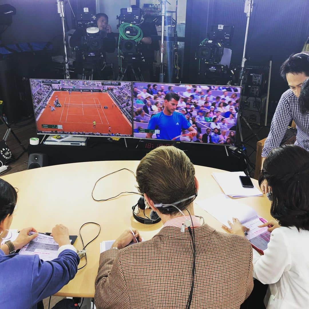 伊達公子さんのインスタグラム写真 - (伊達公子Instagram)「RolandGarros15日目 2019年の男子チャンピオンはNadal！12回目のRolandGarrosタイトル。 長い15日間の戦いはすべて終わりました。 赤土での戦いはタフであり、難しくもあり、だからこそ面白いと改めて感じさせられました。 プレイヤーはこれから芝へシーズンを移し、7月1日から始まる次のグランドスラムWimbledonへ照準を合わせていきます。 #伊達公子 #kimikodate #テニス #テニスプレイヤー#tennis #tennisplayer #instatennis #rolandgarros #rolandgarros2019 #ローランギャロス #全仏オープン #パリ #paris #男子決勝 #チャンピオン #champion #wowow #wowowtennis」6月10日 7時29分 - kimiko.date