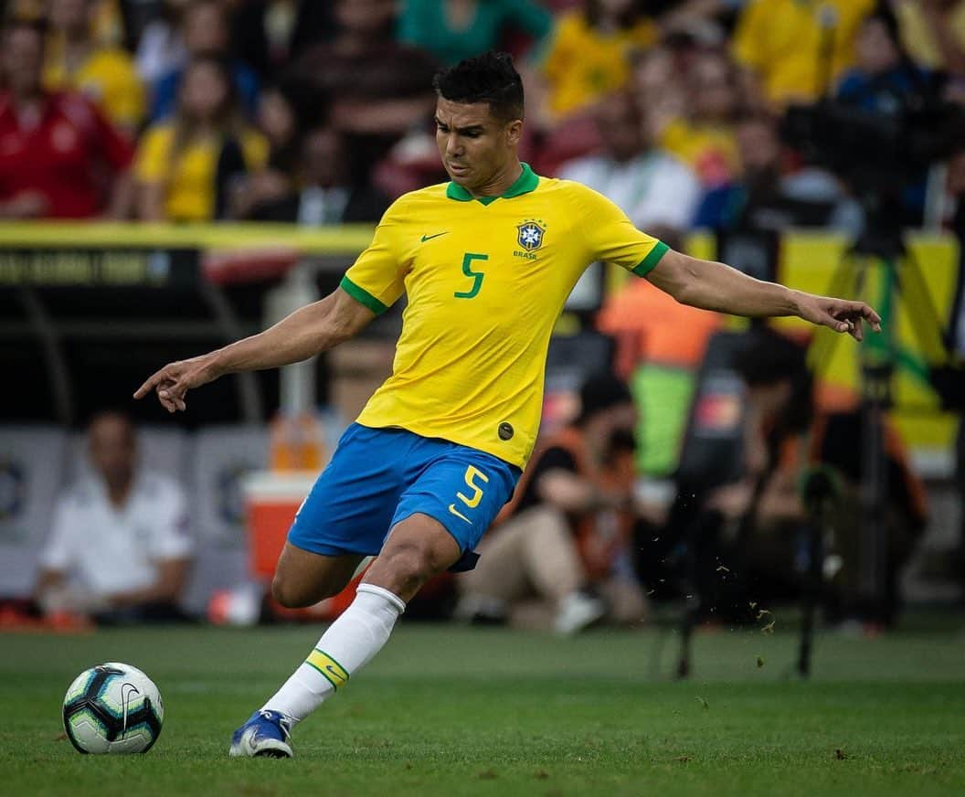 カゼミーロさんのインスタグラム写真 - (カゼミーロInstagram)「💪🏽 Estamos prontos! 💪🏽Próximo desafio: Copa América. #SeleçãoBrasileira #VamosBrasil #CA5EMIRO . . . . . 📸 @nogueirafoto」6月10日 7時29分 - casemiro