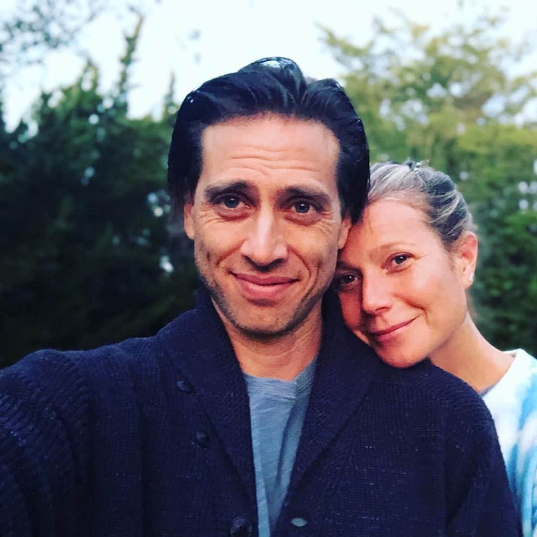 E! Onlineさんのインスタグラム写真 - (E! OnlineInstagram)「Gwyneth Paltrow and Brad Falchuk got married last September, but there is one major step they still haven't taken: Living together. Link in bio for how the arrangement is actually helping their relationship. (📷: @gwynethpaltrow)」6月10日 7時39分 - enews