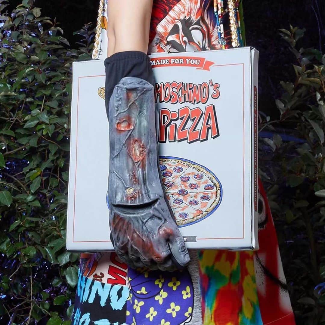 Moschinoさんのインスタグラム写真 - (MoschinoInstagram)「Moschino Milano SS20 pizza box handbag 🍕🍕🍕 @itsjeremyscott #moschino」6月10日 7時31分 - moschino