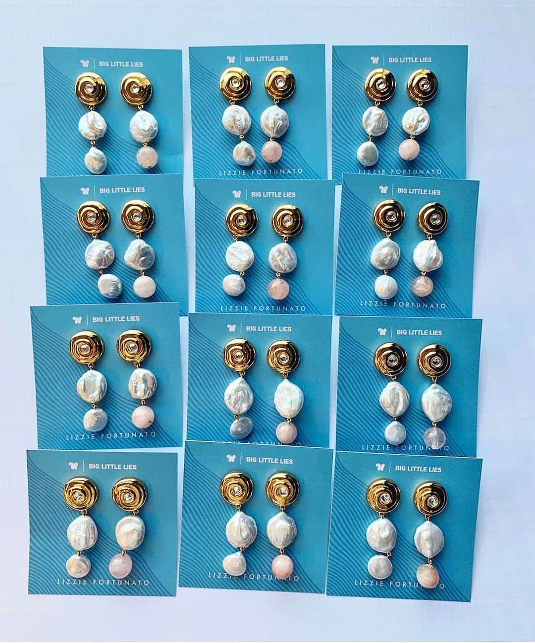 リジー フォルトゥナートさんのインスタグラム写真 - (リジー フォルトゥナートInstagram)「Who’s excited for #BigLittleLies tonight? 📺 In honor of the second season, we designed a collaboration earring 💎 sold exclusively at @the.wing with proceeds benefiting the National Network to End Domestic Violence ✨ Shop them online at The Wing • #lizziefortunato」6月10日 7時32分 - lfjewels