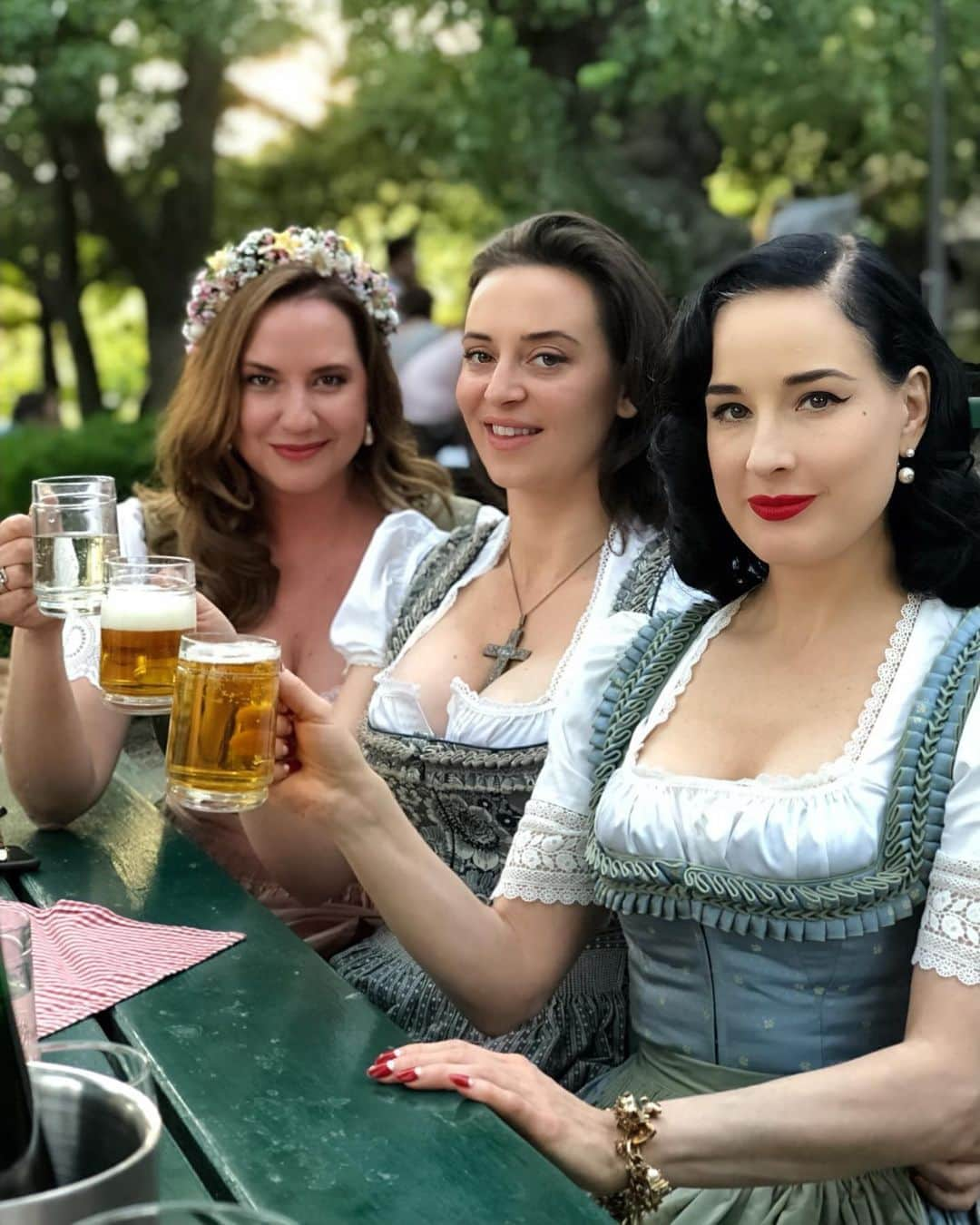 ディタ・フォン・ティースさんのインスタグラム写真 - (ディタ・フォン・ティースInstagram)「Thank you @lenahoschek and @misslillyshats for a perfect evening in Vienna! #dirndl #lenahoschektradition #lifeball」6月10日 7時37分 - ditavonteese