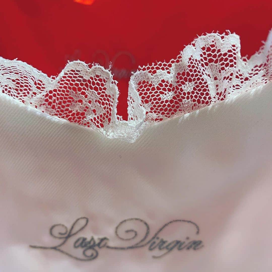 のインスタグラム：「. . . #lastvirgin」