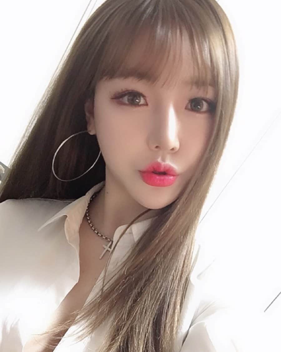 hyeriのインスタグラム：「안녕하세요 혜리입니다  갑작스러운 이야기지만 개인사정으로 인해서 저는 레이샤 그룹을 떠나게되었습니다  많이 사랑해주셔서 감사하고 앞으로는 레이샤가아닌 혜리로써 열심히하겠습니다~  #혜리#새롭게찾은나#열심히」