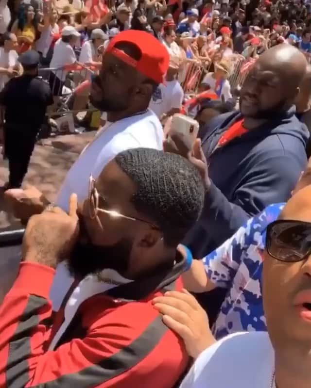 ファンクマスター・フレックスのインスタグラム：「Wow!!! Heavy on 5th Ave!!! Puerto Rican Day Parade!!! @djlobo x @funkflex x @afrob__ !!!!! Vid via: @mz.melony」