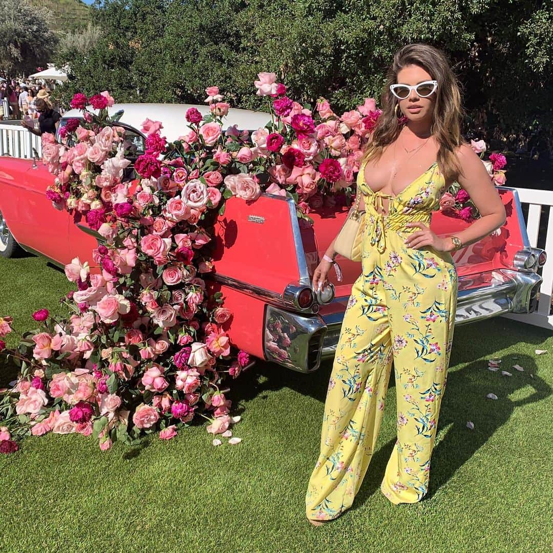 シャネル・ウエスト・コーストさんのインスタグラム写真 - (シャネル・ウエスト・コーストInstagram)「At Rose Day yesterday in Malibu 🍷🥂🌺🌹🌸 Outfit @fashionnova」6月10日 7時51分 - chanelwestcoast