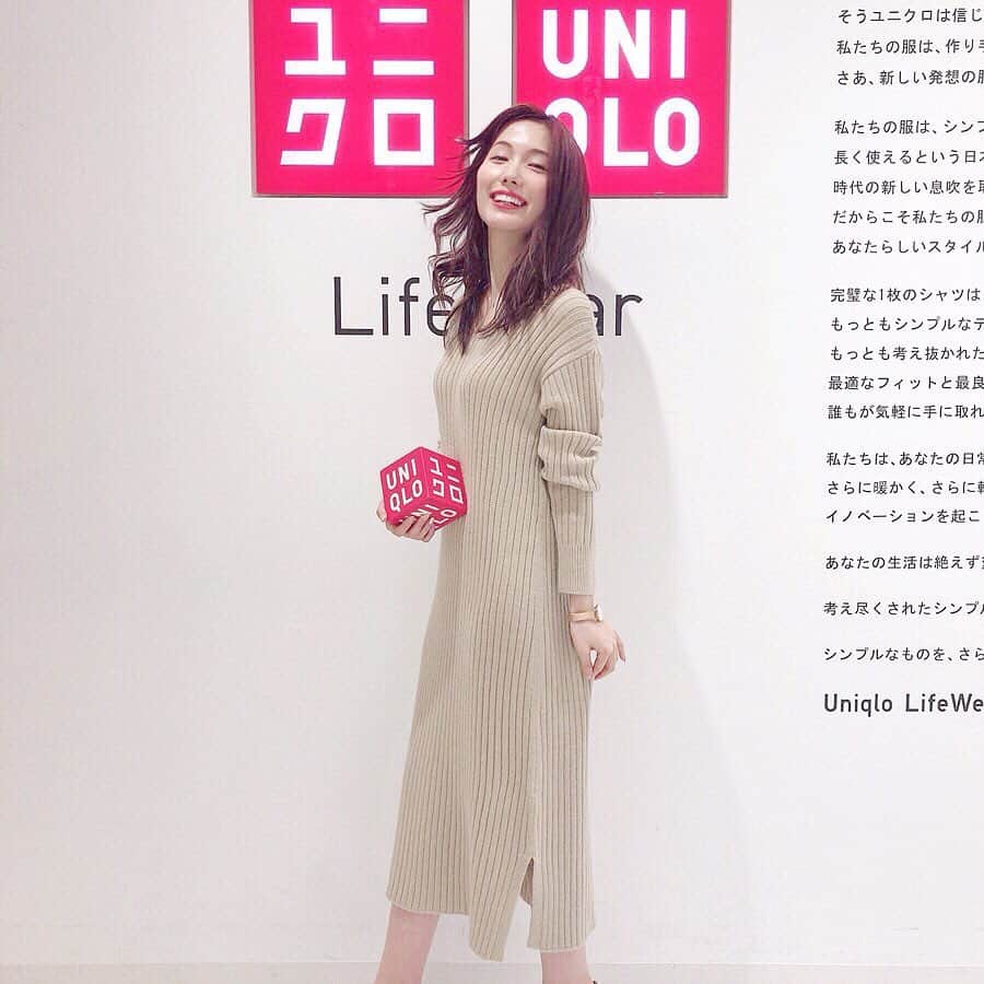のインスタグラム：「* 躍動感でこんにちは UNIQLO2019FW展示会へ🥰 購入決意品🙋‍♀️はーい 1枚目のニットワンピース は厚さも丈もベストで オフィスでももれなく大活躍かつ スリットの入り方が綺麗で高見え👏 2-3枚目のINESシリーズのニットも 色味が可愛いくてコーデュロイと合わせたくてむんむん←？ バタバタして30分だけしかみれていないけど😂 お！新色！！ってアイテムもたくさん出ていて 今年の秋冬も楽しみになりました🤤❤️ #uniqlo2019FW」