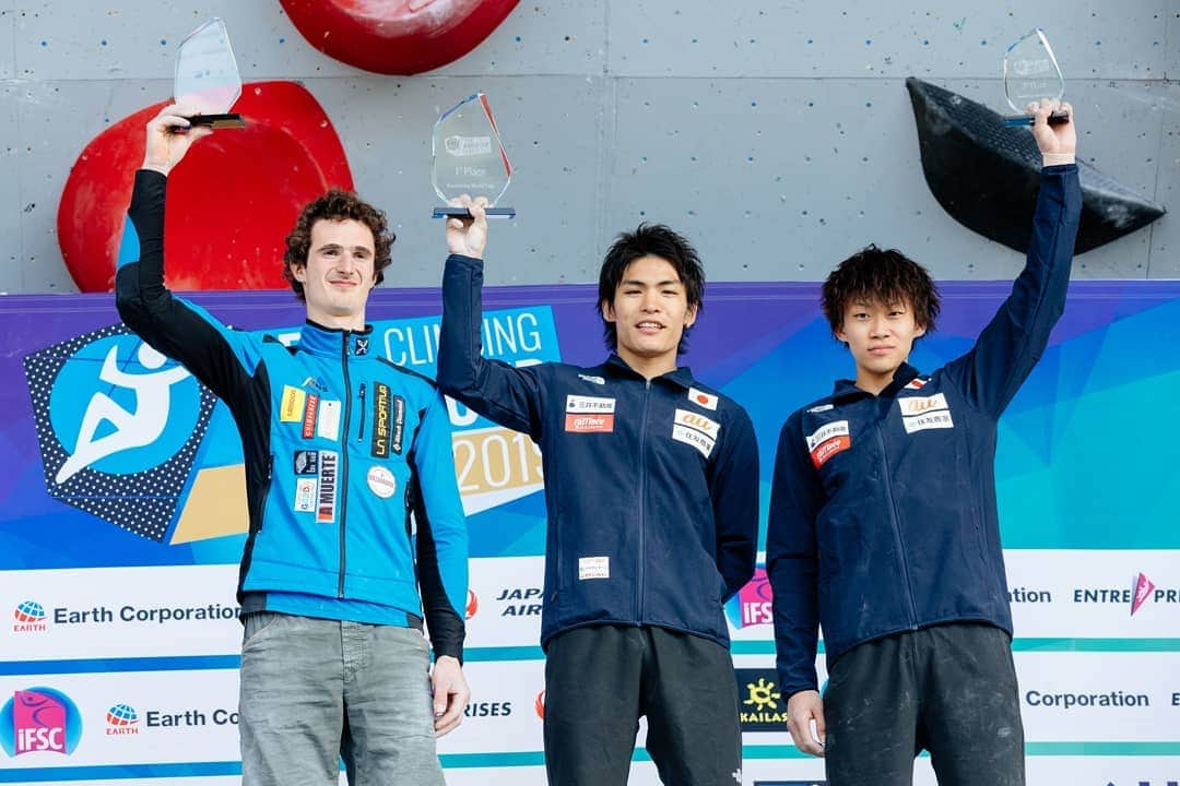 アダム・オンドラさんのインスタグラム写真 - (アダム・オンドラInstagram)「Yesterday it did not work the way I was dreaming about. I was not only fighting for the good result in the last bouldering World cup of the year, but also for the overall World cup title. I failed. No matter how disappointing it is, there are too many reasons to smile. 2nd place in the overall bouldering World Cup and 5th place yesterday in Vail. Big congrats goes to @tomoa_narasaki for overall title, @ogata.yoshiyuki for his first world cup victory and @janja_garnbret for phenomenal clean sweep of World cup 2019 - 6 victories in a row. Pics by @lukasbiba  @blackdiamond @lasportivagram @montura_official @gardatrentino」6月10日 8時08分 - adam.ondra