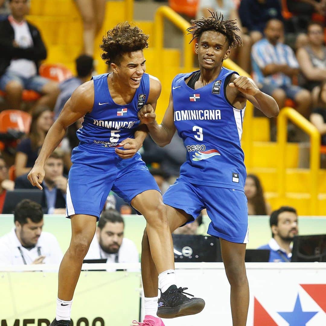 FIBAさんのインスタグラム写真 - (FIBAInstagram)「@fedombal 🇩🇴 celebrate their 🥉 medal at the #FIBAU16Americas! 🔥」6月10日 8時19分 - fiba