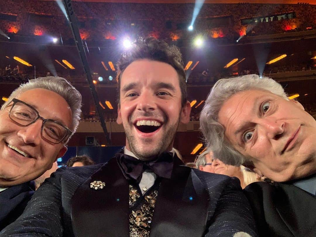 マイケル・ユーリーさんのインスタグラム写真 - (マイケル・ユーリーInstagram)「At the @thetonyawards w @theharveyfierstein @moiseskaufman」6月10日 8時19分 - michaelurielikesit