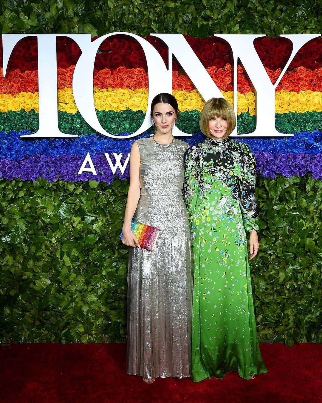 Just Jaredさんのインスタグラム写真 - (Just JaredInstagram)「#AnnaWintour in @givenchyofficial and daughter @beecarrozzini at @thetonyawards  #BeeCarrozzini #TonyAwards #TonyAwards2019」6月10日 8時28分 - justjared