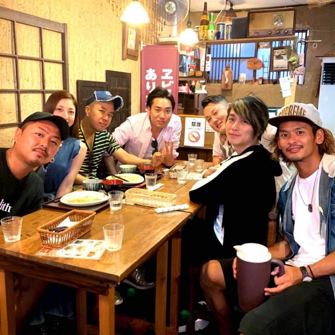 のインスタグラム：「#岡山 @vestiroom でdjでした✍️ 大好きな水のポットを持って集合写真🙋‍♂️ 楽しかったー！！💪 詳しくはBLOGで。プロフィールから飛べます🙋‍♂️ #クラブ #club #japan #日本 #岡山市 #嵐 #dj嵐 #event #イベント」