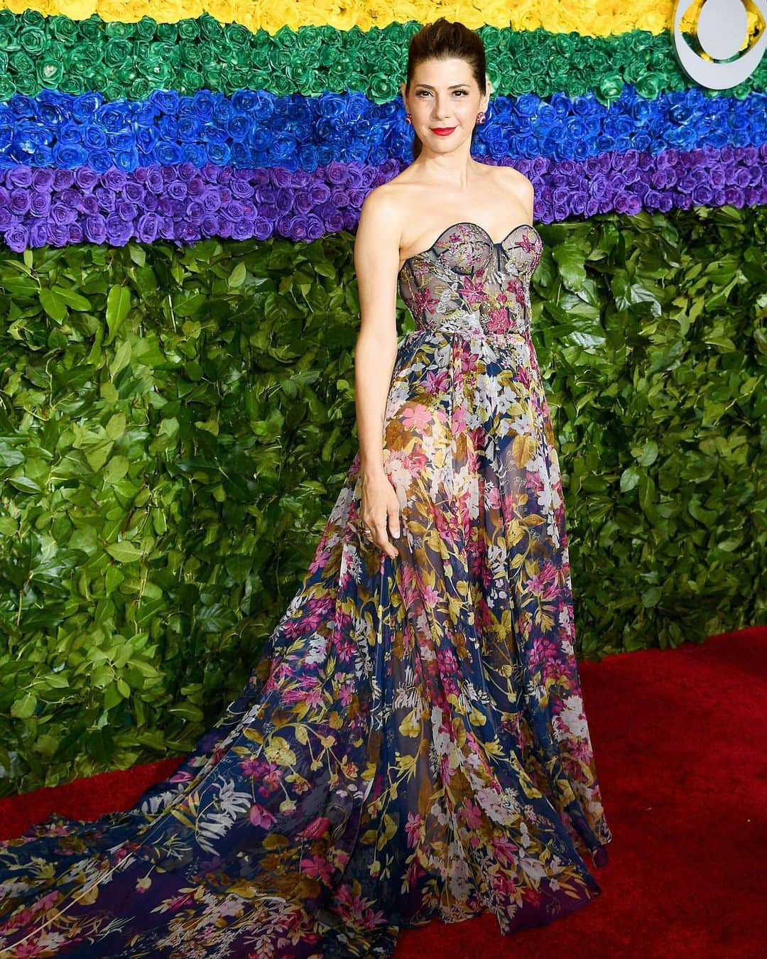 Just Jaredさんのインスタグラム写真 - (Just JaredInstagram)「@marisatomei shows off some leg at @thetonyawards 🦵🏼 #MarisaTomei #TonyAwards #TheTonyAwards」6月10日 8時38分 - justjared