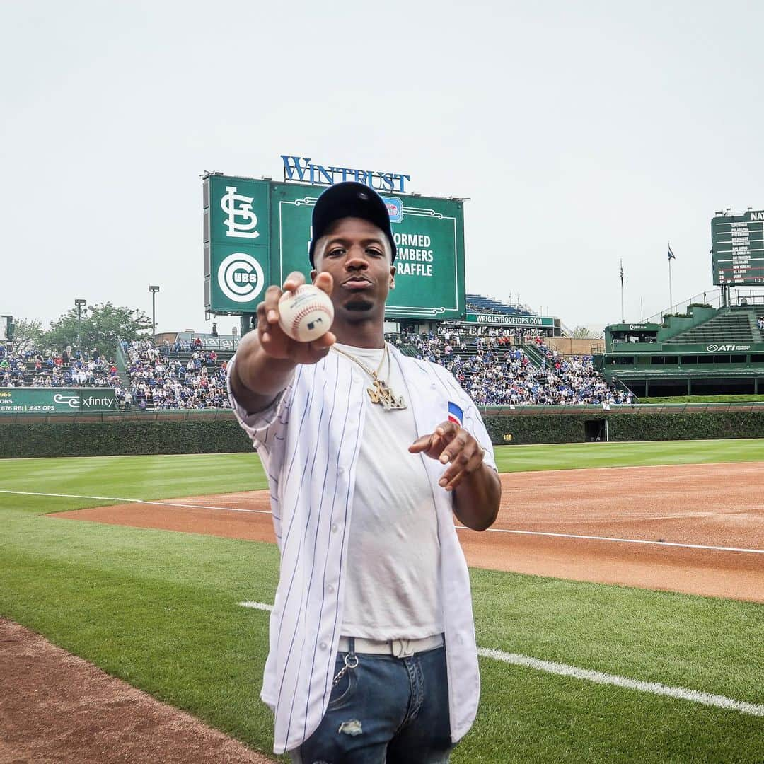 シカゴ・カブスさんのインスタグラム写真 - (シカゴ・カブスInstagram)「💯 #EverybodyIn #Bears100」6月10日 8時46分 - cubs