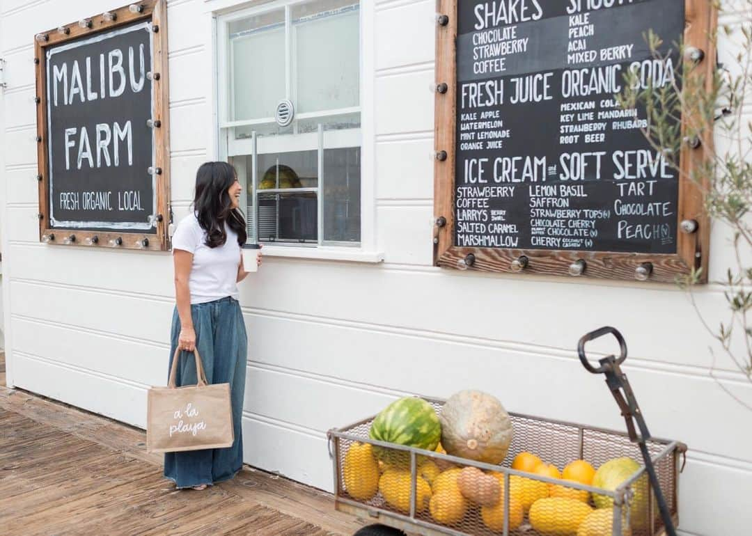 The Little Marketさんのインスタグラム写真 - (The Little MarketInstagram)「Our burlap tote bags are perfect for Sunday strolls. Choose from 50+ phrases at thelittlemarket.com. Tap to shop.」6月10日 8時51分 - thelittlemarket